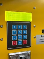 Honigautomat 10-Fächer ; Gehäuse Rapsgelb, Dach Schwarz; Zahlenfeld, 240mm Fachtiefe